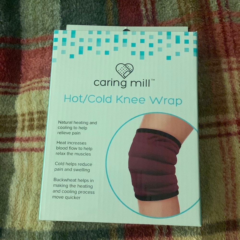 🍭3/$30!! BRAND NEW !! Hot/Cold Knee Wrap !!